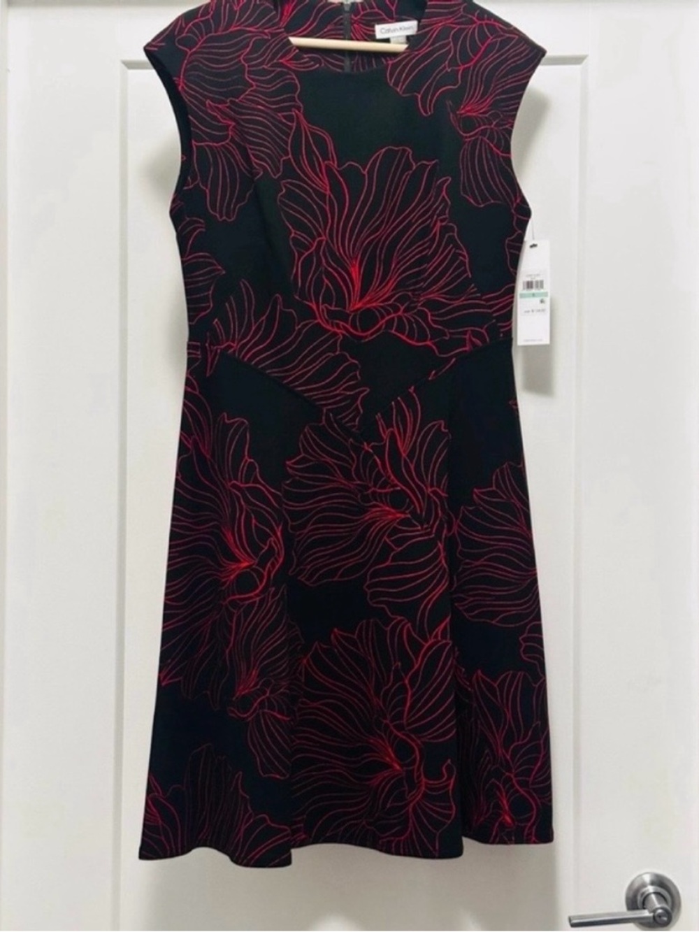 ❤️ NWT! Red and Black CALVIN KLEIN Floral Sleeveless Dress - Size 10